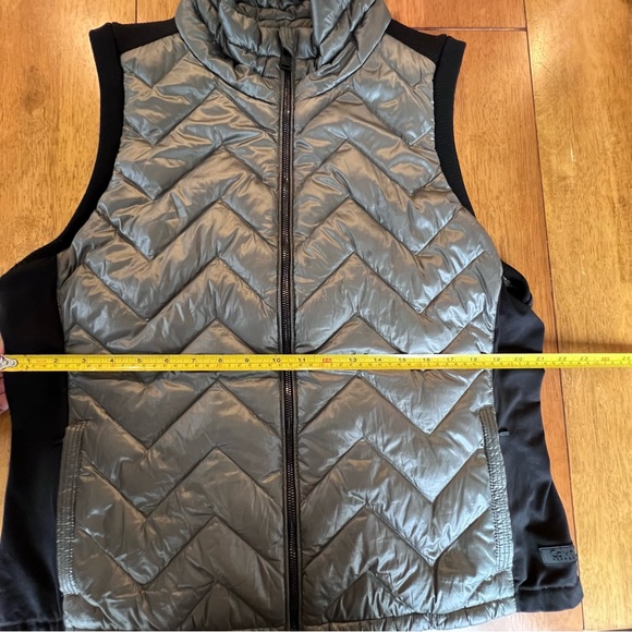 Calvin Klein Performance Down Quilted Women’s Vest (size XXL) - Picture 8 of 8
